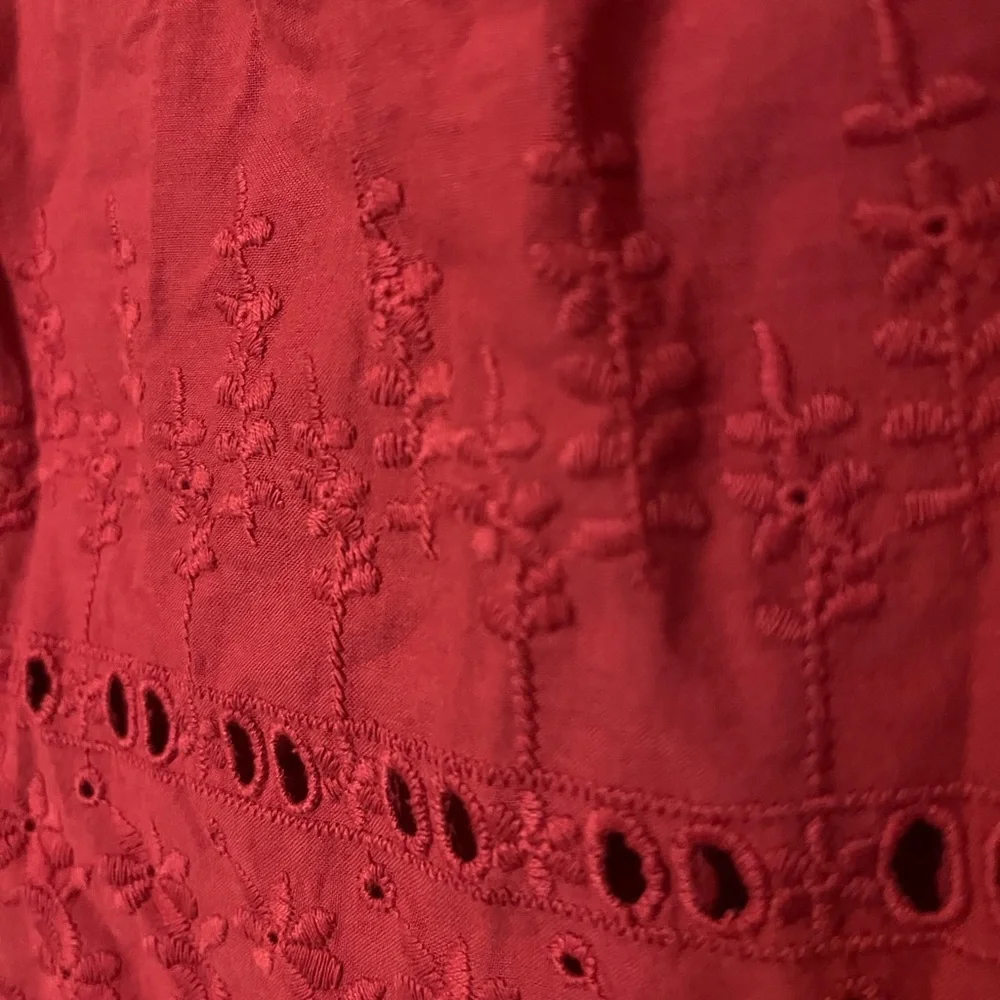 Cropped dark red embroidered blouse. Size M - Picture 2 of 4
